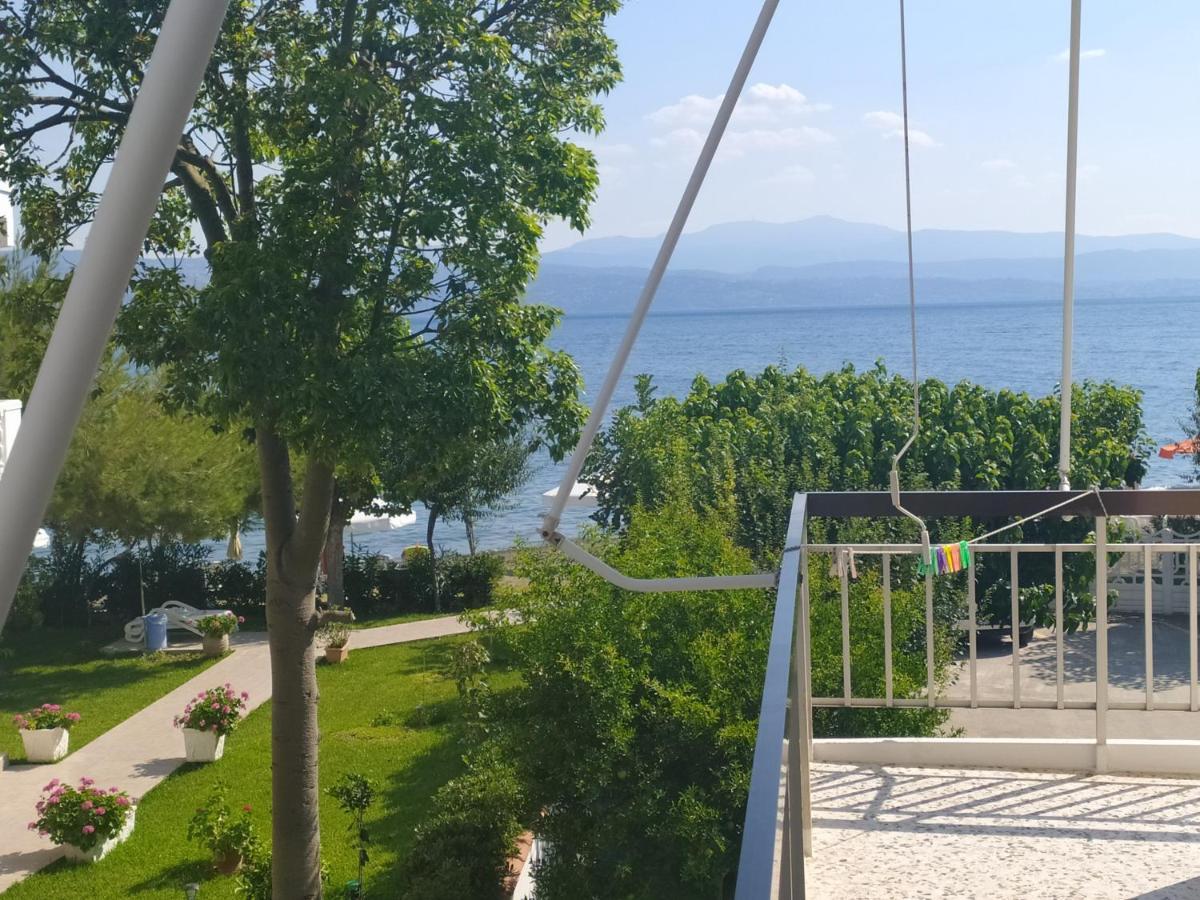 Akrogiali Beach Rooms Amarynthos Eksteriør billede