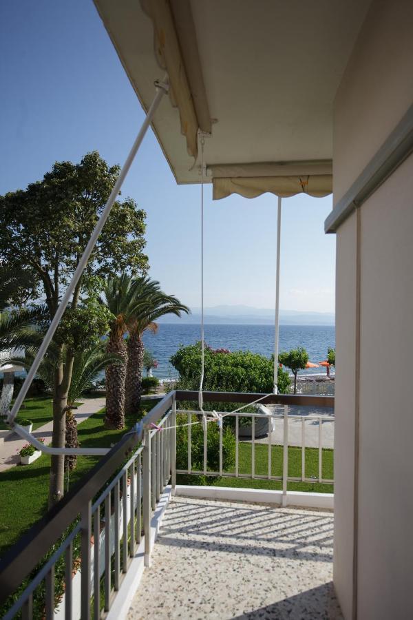 Akrogiali Beach Rooms Amarynthos Eksteriør billede