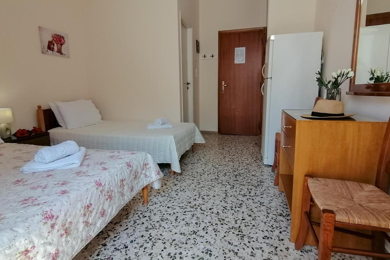 Akrogiali Beach Rooms Amarynthos Eksteriør billede