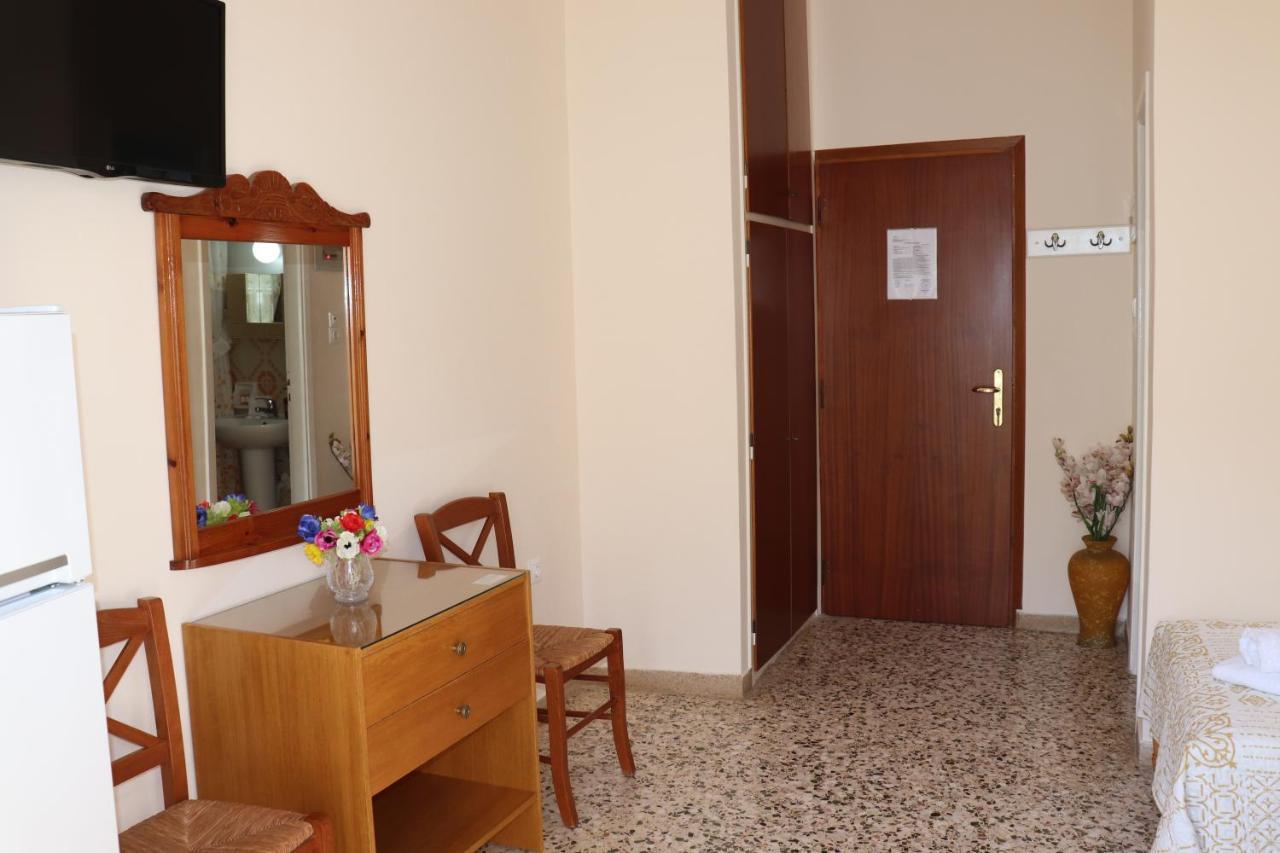 Akrogiali Beach Rooms Amarynthos Eksteriør billede
