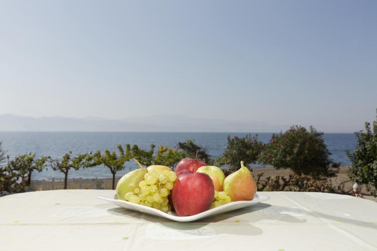 Akrogiali Beach Rooms Amarynthos Eksteriør billede