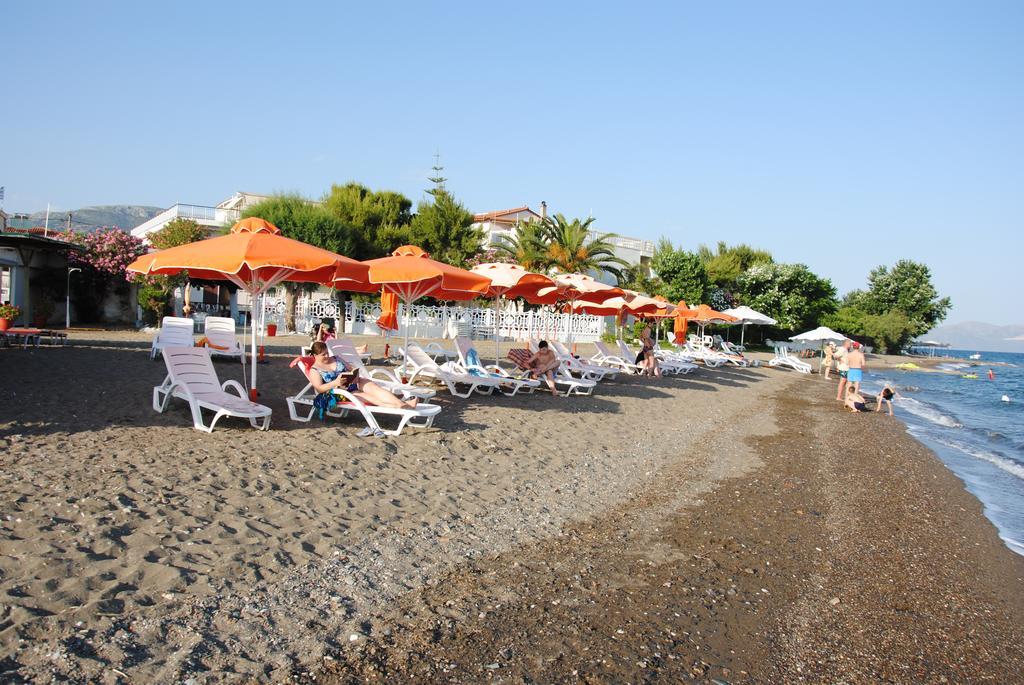 Akrogiali Beach Rooms Amarynthos Eksteriør billede