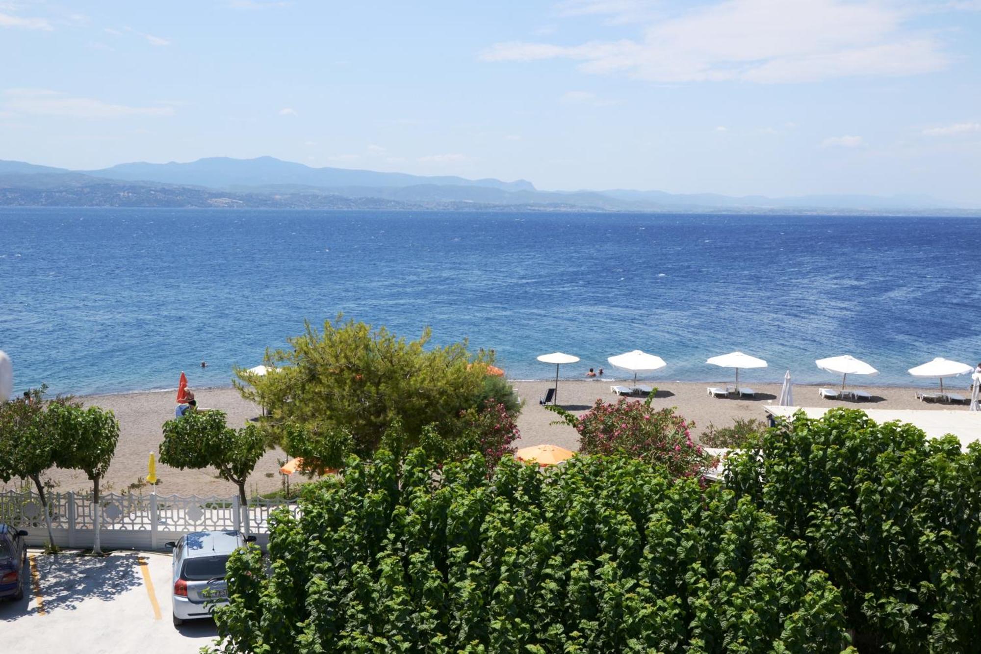 Akrogiali Beach Rooms Amarynthos Eksteriør billede