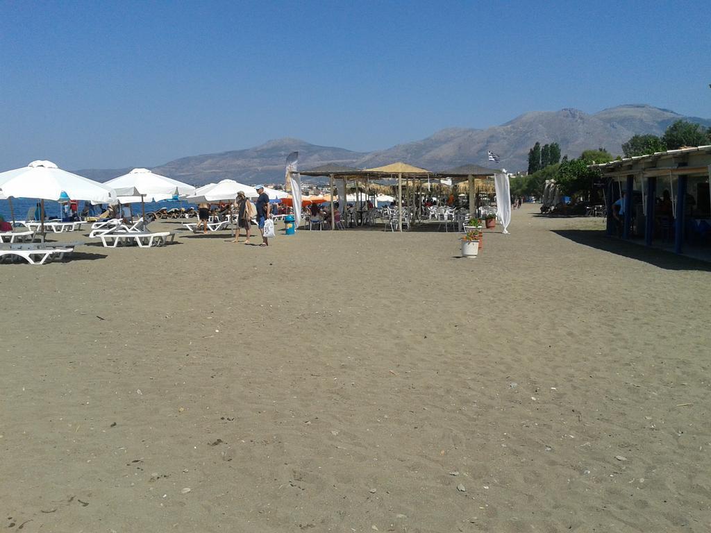 Akrogiali Beach Rooms Amarynthos Eksteriør billede
