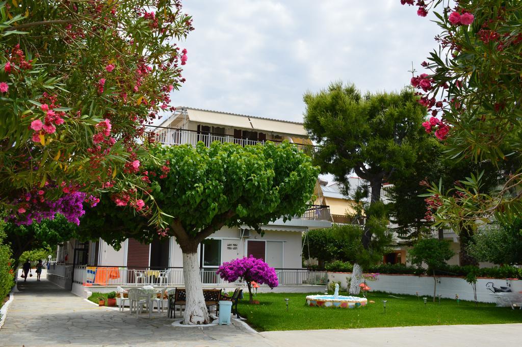 Akrogiali Beach Rooms Amarynthos Eksteriør billede
