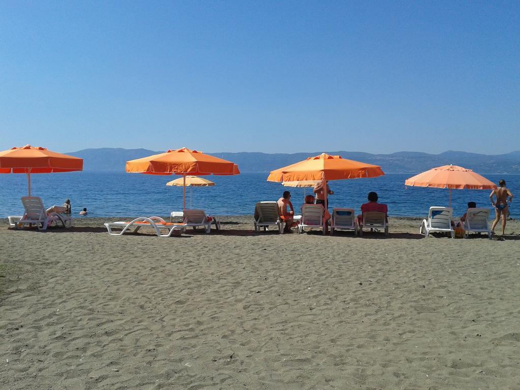Akrogiali Beach Rooms Amarynthos Eksteriør billede