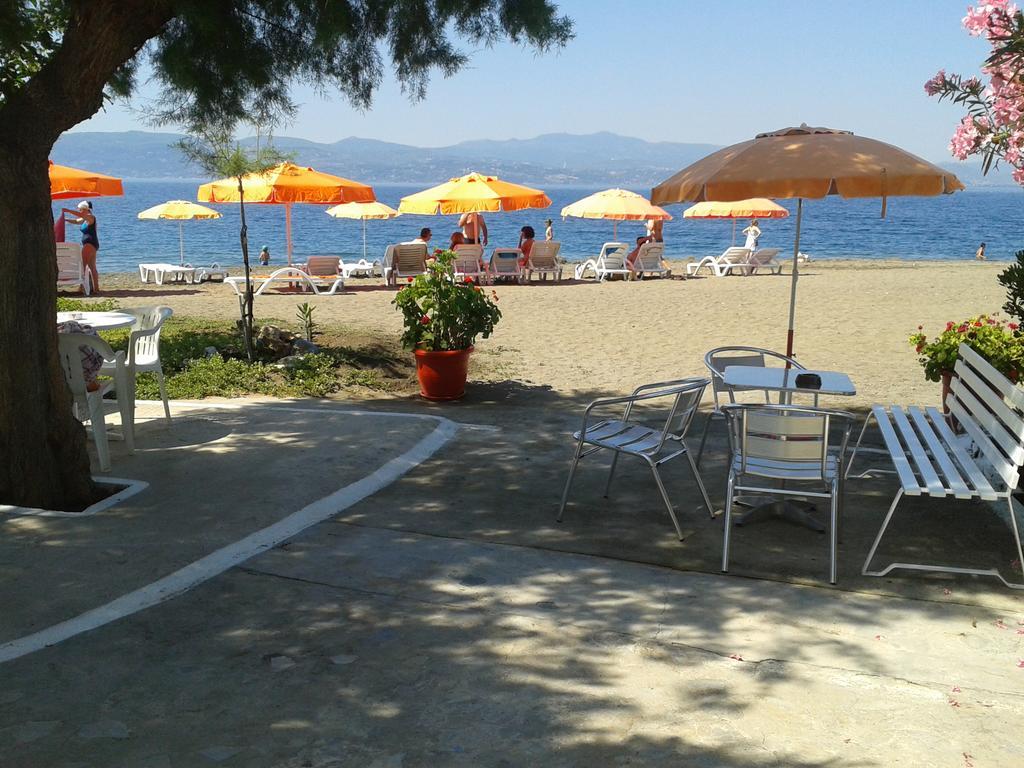 Akrogiali Beach Rooms Amarynthos Eksteriør billede