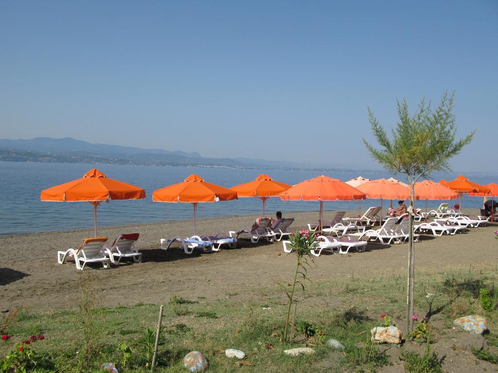 Akrogiali Beach Rooms Amarynthos Eksteriør billede