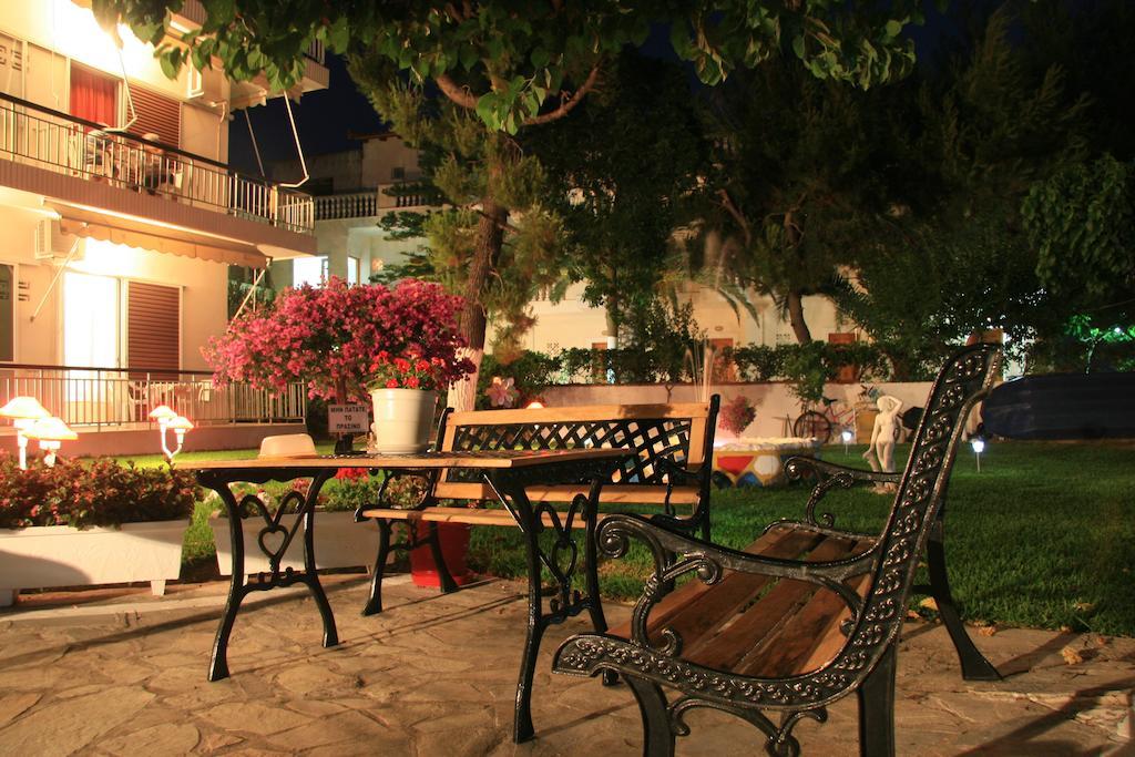 Akrogiali Beach Rooms Amarynthos Eksteriør billede