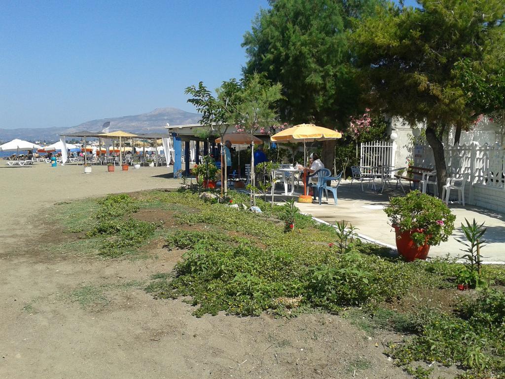 Akrogiali Beach Rooms Amarynthos Eksteriør billede