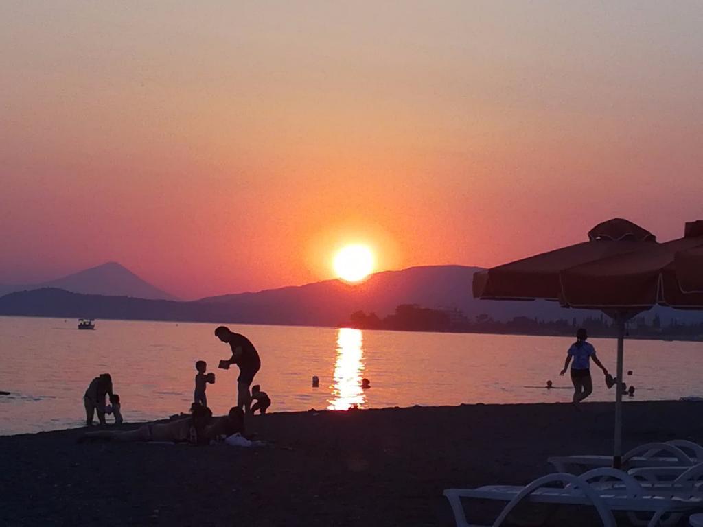 Akrogiali Beach Rooms Amarynthos Eksteriør billede