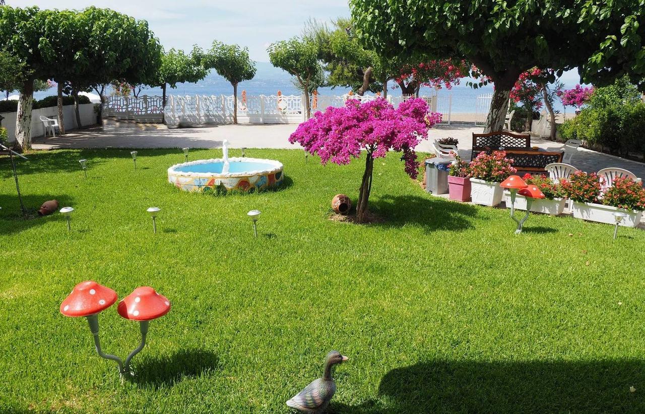Akrogiali Beach Rooms Amarynthos Eksteriør billede