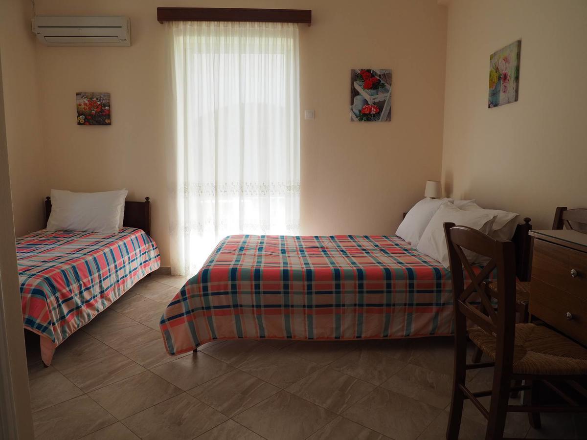 Akrogiali Beach Rooms Amarynthos Eksteriør billede