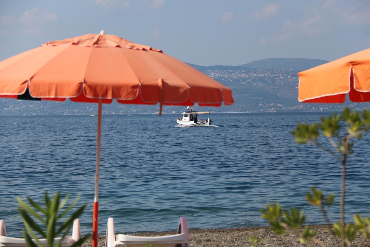 Akrogiali Beach Rooms Amarynthos Eksteriør billede